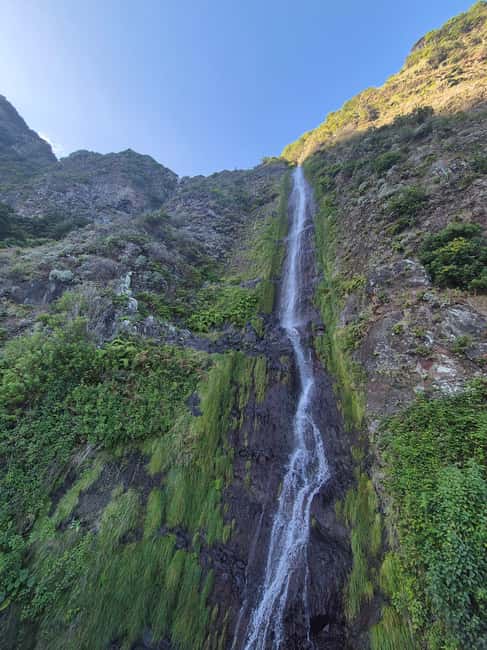 2-Day Madeira Tour: East & West with Local Guide & Tastings - Day 2, East Madeira: Pico do Arieiro views, Santana houses, and sugarcane tastings
