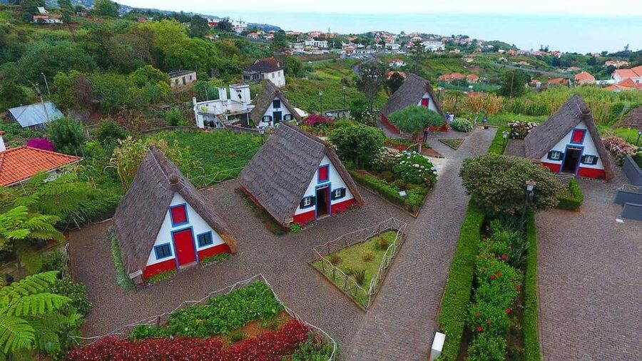 2-Day Madeira Tour: East & West with Local Guide & Tastings - Weather, microclimates, and why the guide’s pacing matters