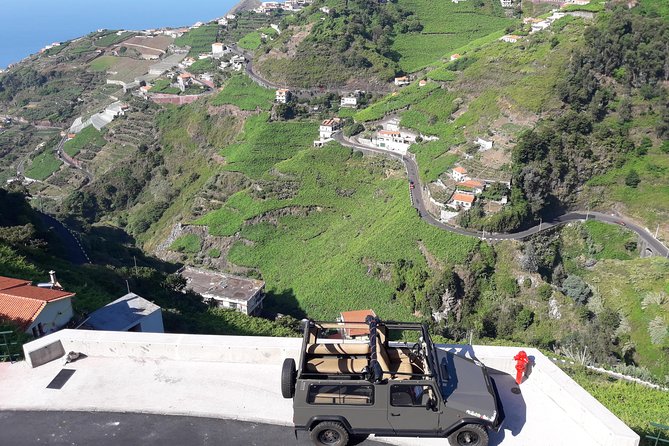 4x4 Safari Half day Poncha, Mountains, Vineyards and Cabo Girão Small group - A half-day 4x4 safari that starts with convenience