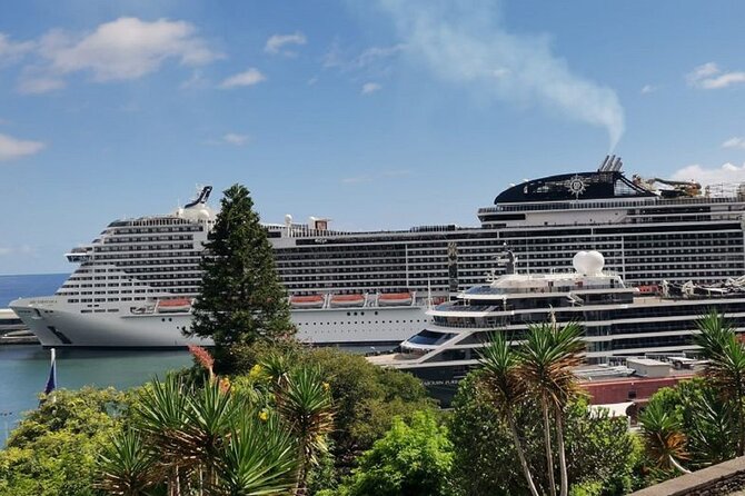 A Self-Guided Walk Through Funchal’s Historic Heart With a Local - Along the quay and Praça do Povo: sea views and everyday rhythm
