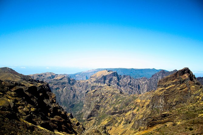 Achada do Teixeira to Pico Ruivo in Madeira (PR1.2) - Hiking Tour - Santana Stop: A Breather Mid-Morning