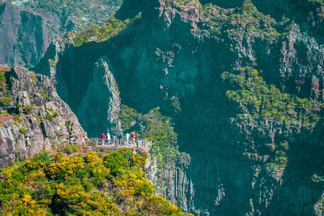 Arieiro Peak, Referta Walk, Santana & Ponta De Sao Lourenço - Pico do Arieiro at 1,818 m: How to Enjoy 30 Minutes Without Rushing