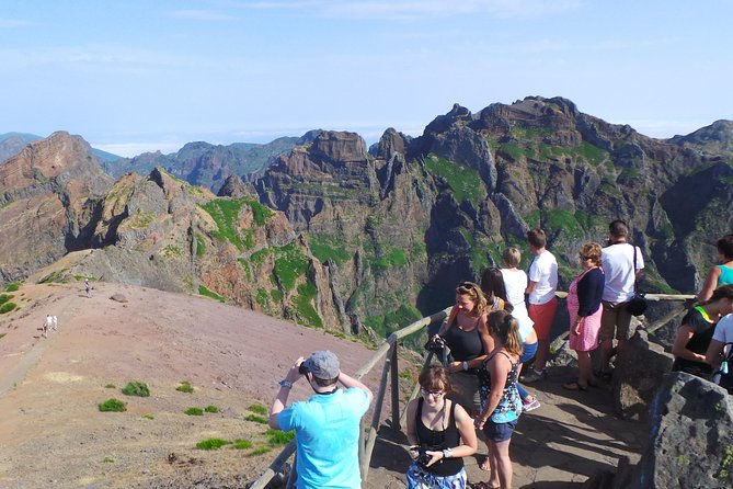 Arieiro Peak, Santo Serra, Cristo Rei in Open Roof 4x4 Experience - What kind of guide makes this tour better?