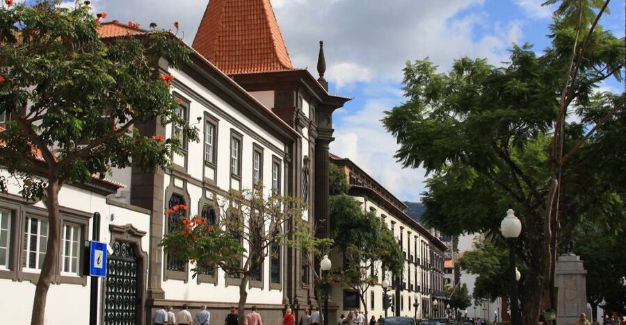 Audio Guide Citywalk Funchal for Cruise Guests - Sao Laurence Palace and the city park reset