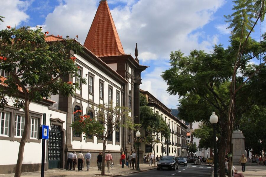 Audio Guide Citywalk Funchal for Cruise Guests - Madeira discovery stories and pirate raids on the way in