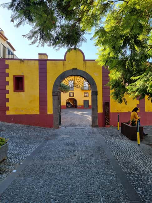 Cabo Girão, Seixal, Porto Moniz & more – Full Day + PickUp - What the Guide Style Means for Your Day (Not Just the Words)