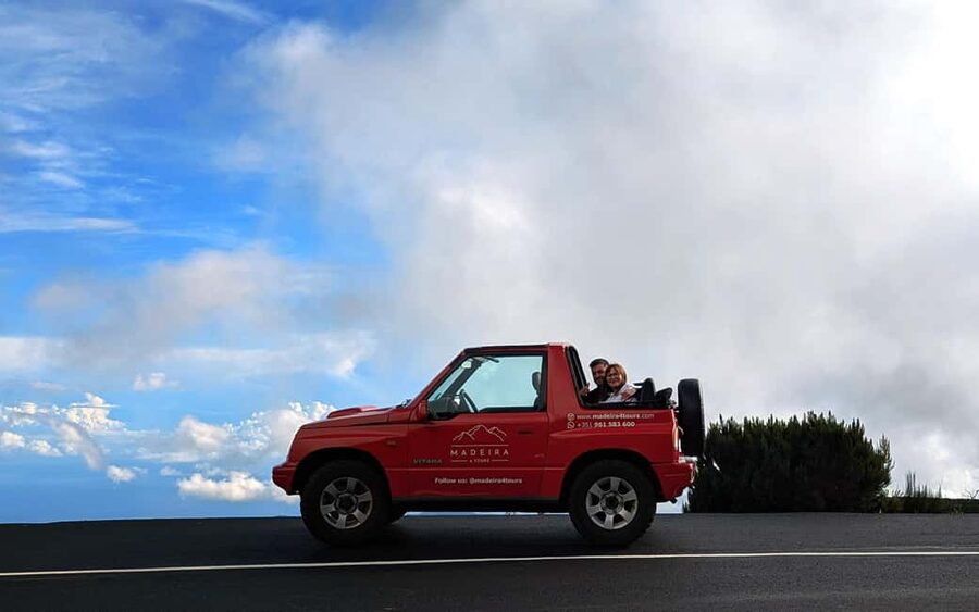 Cabo Girão Skywalk in 3h: Private Jeep Experience + C. Lobos - Câmara de Lobos: fishing village time with market and streets