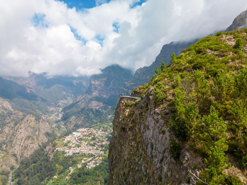 Do Funchal - Nun's Valley Tuk Tuk Tour (2h30) - From Funchal to the crater, the tuk tuk advantage