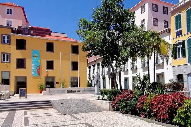 Downtown Funchal: A Self-Guided Audio Tour Through the Old City - Sao Lourenço Palace and the Zarco Statue: Two Quick Stops That Set Context