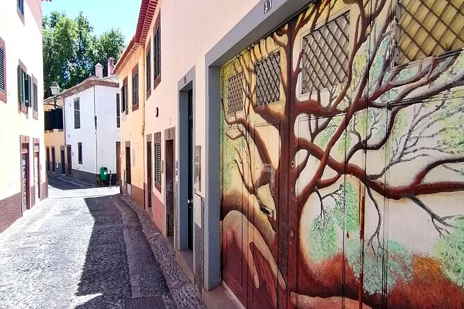 Downtown Funchal: A Self-Guided Audio Tour Through the Old City - Fabrica de Santo Antonio and Mercado dos Lavradores: A Sweet Spot for Food Lovers