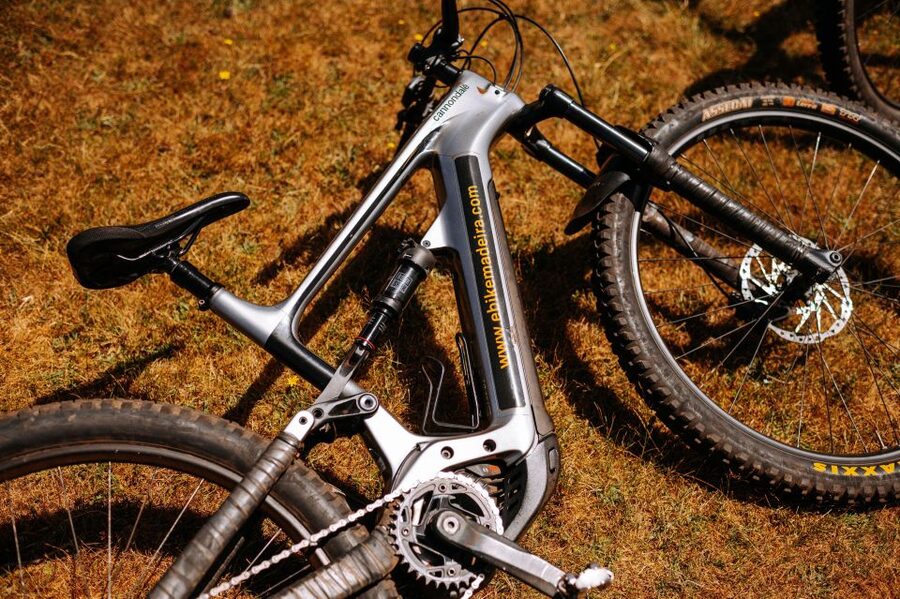 E-Bike Guided Tour - Belle Vue Mountain Biking - From the station to Santo da Serra direction: the comfortable downhill start