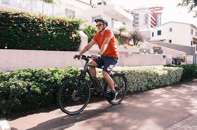 E-Bike Road Tour with Cabo Girão Viewpoint & Late Breakfast - Câmara de Lobos: fishing-town culture, built for wandering