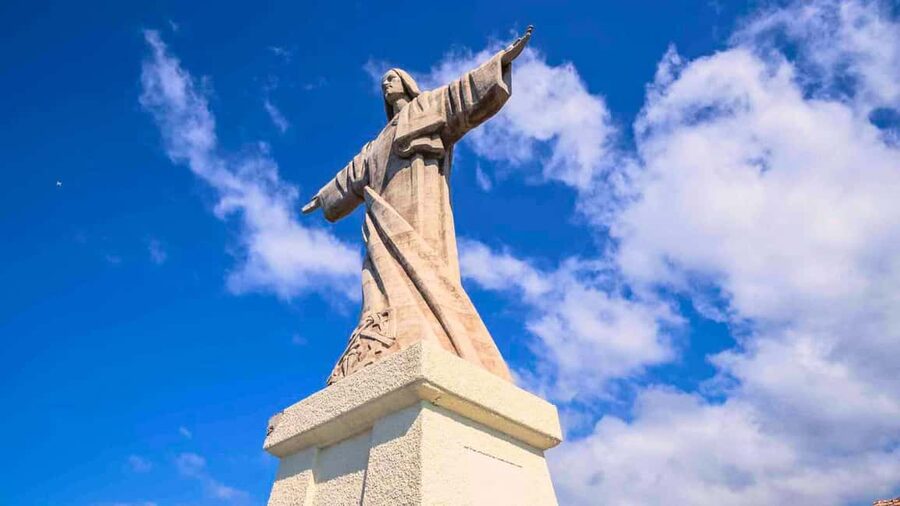 East Madeira: Private Tour with Views & History - How the guide style affects your day