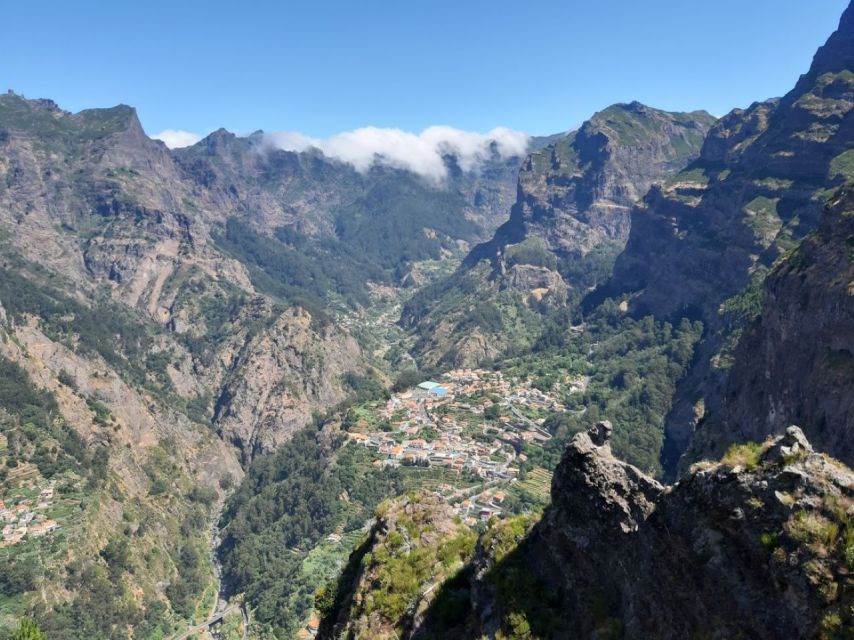 Eira do Serrado / Curral das Freiras (Nun's Valley) - Eira do Serrado at 1094 m: Best Seat for Curral das Freiras