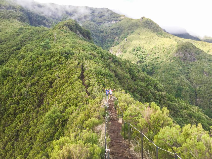 Folhadal Hidden Treasures Running Tour - Hundreds of steps and the views you earn