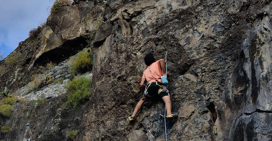 From Funchal: Guided Climbing Tour, with Pick-up - Meeting your guide in Funchal, then heading off-road