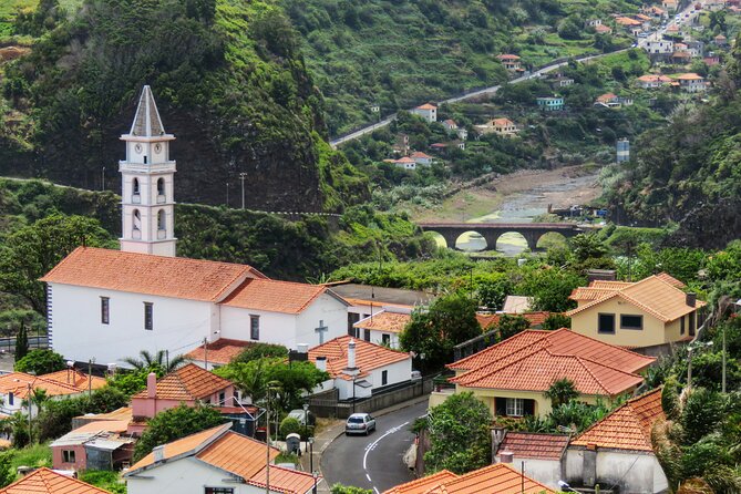 Full Day Guided Tour to The Charms of Northeast Madeira - São Jorge parish: village hopping between mountains and sea