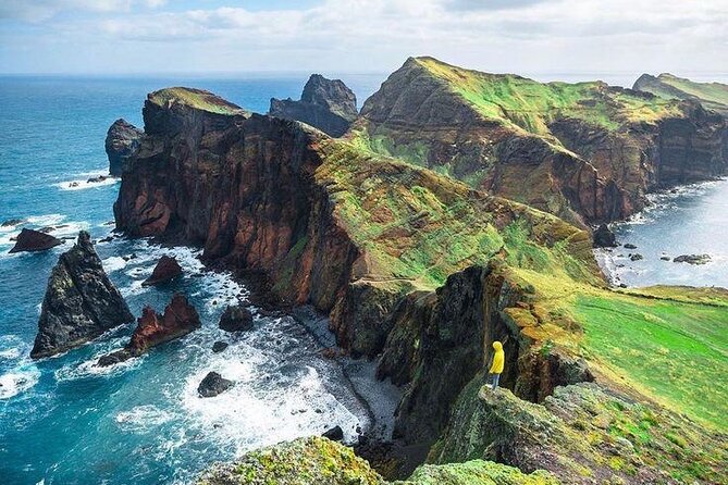 Full-Day Tour: Santana Houses, Pico do Arieiro, Free Rum Tasting - Santana houses: what to look for in the iconic triangular homes
