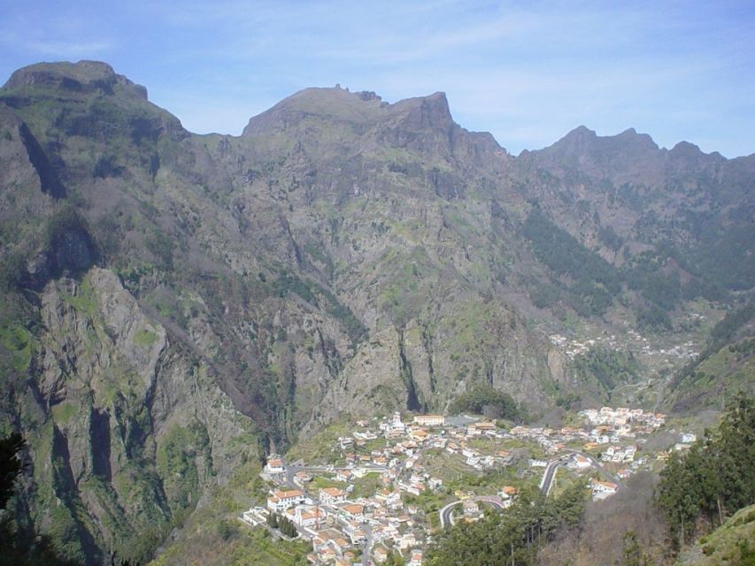 Funchal: Eira do Serrado Nun´s Valley viewpoint tuk tuk Tour - Eira do Serrado: extinct volcano views that feel close-up