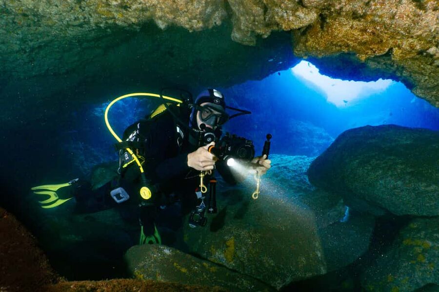 Funchal: Garajau national park - certified divers - Meeting inside Pestana Carlton: getting set up fast
