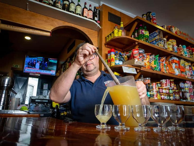 Funchal: Guided Walking Tour with Tastings - Rua de Santa Maria and the old-town lanes