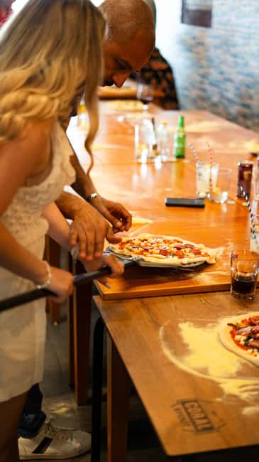 Funchal: Hands On Pizza Making Class - Stretching and shaping, the steps that make your crust work