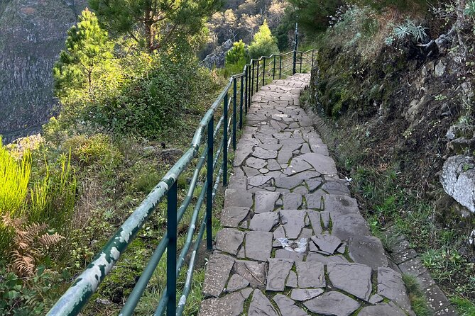 Funchal highlights 5h Private Tour in Madeira - Eira do Serrado at 1,095m, where the mountains do the talking