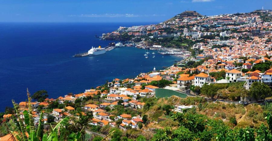 Funchal: Hop-On Hop-Off Bus Tour - Getting On at Avenida do Mar, Funchal Marina
