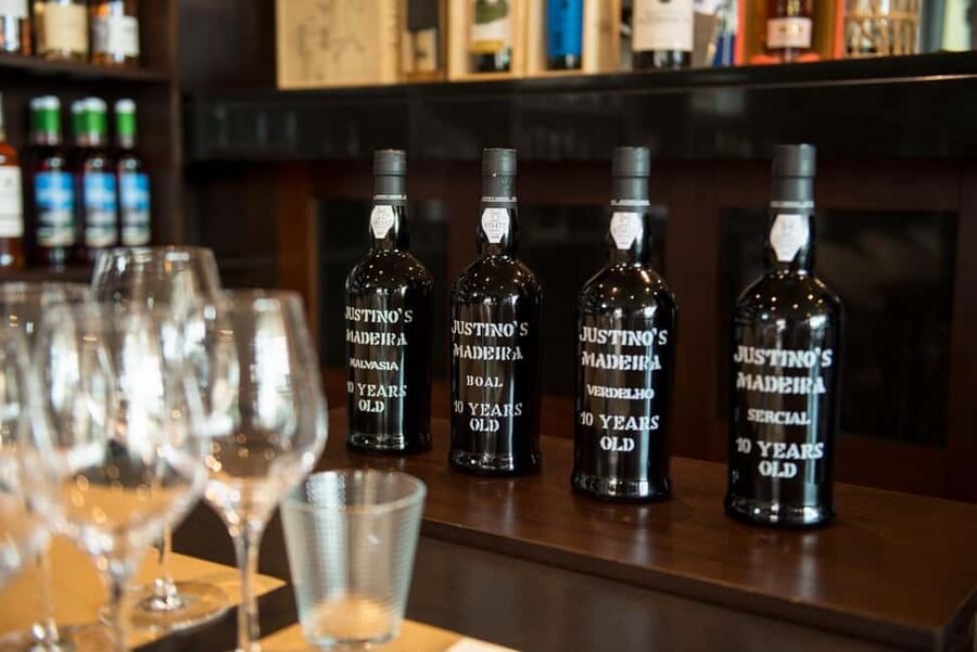 Funchal: Madeira Wine Tasting with Sommelier - The tasting method: what you should listen for while you sip