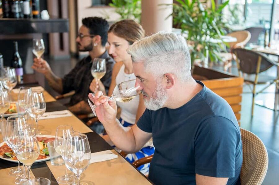 Funchal: Madeira Wine Tasting with Sommelier - Five 10-year-old Madeira wines, taught by the host at Garden Grill
