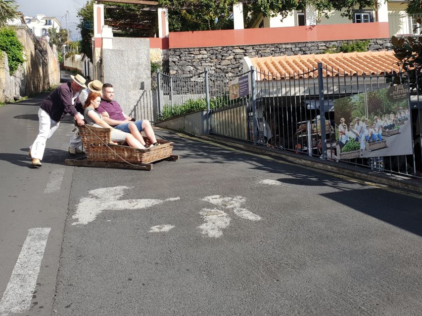 Funchal: Monte Toboggan and Old Town Tour by Tuk-Tuk - The basket-cart descent: 2 kilometers of classic fun