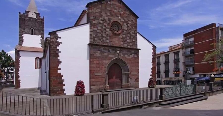 Funchal : Private Custom Tour with a Local Guide - Old part of Funchal, monuments, and museum exteriors you can actually process