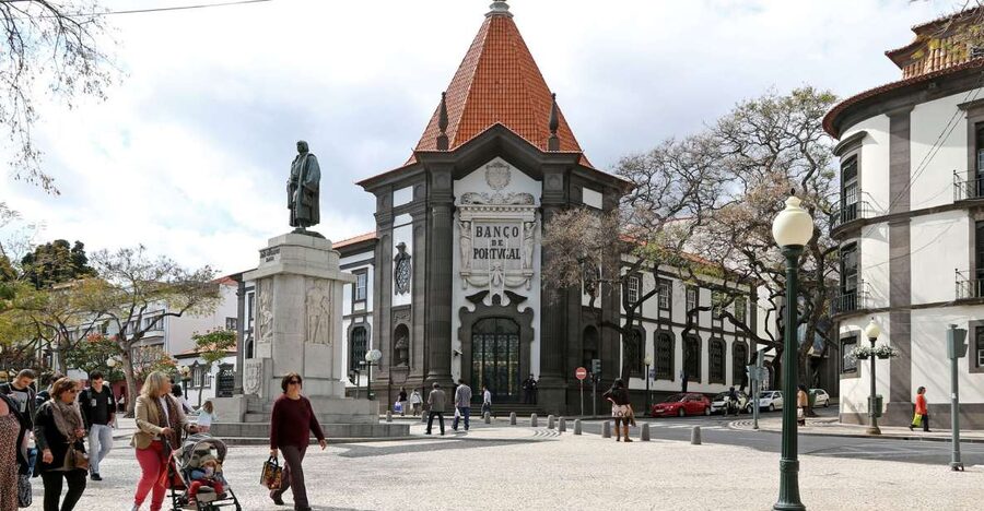 Funchal: Private Guided Walking Tour - Sea Avenue And The City Door: Reading Funchal From The Waterfront