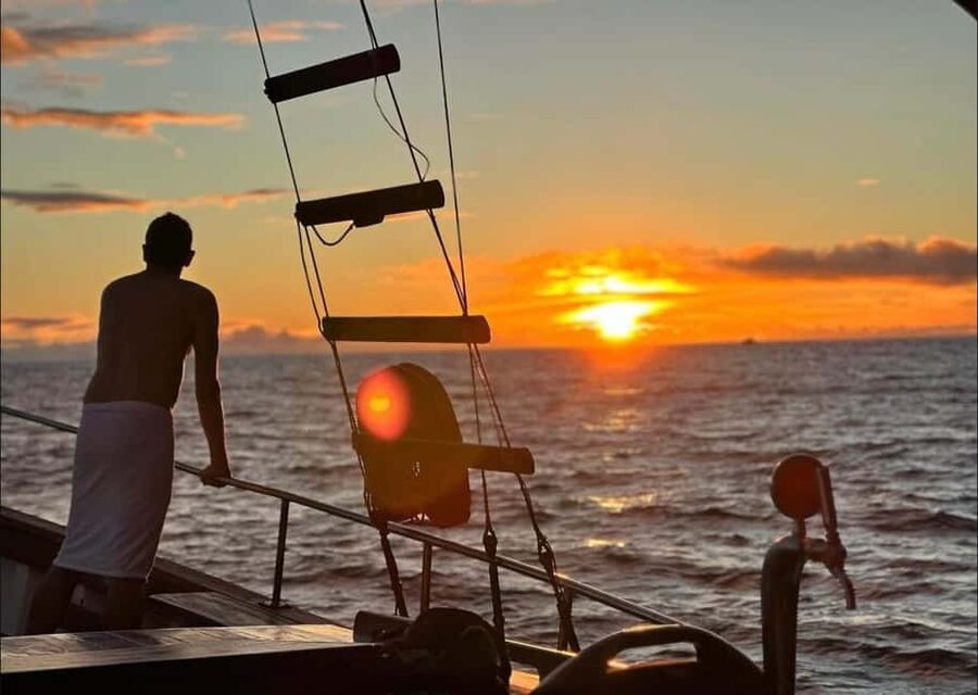Funchal: Sunset Tour on Traditional Madeiran Boat w/ Drinks - A traditional Madeiran boat makes the sunset feel local