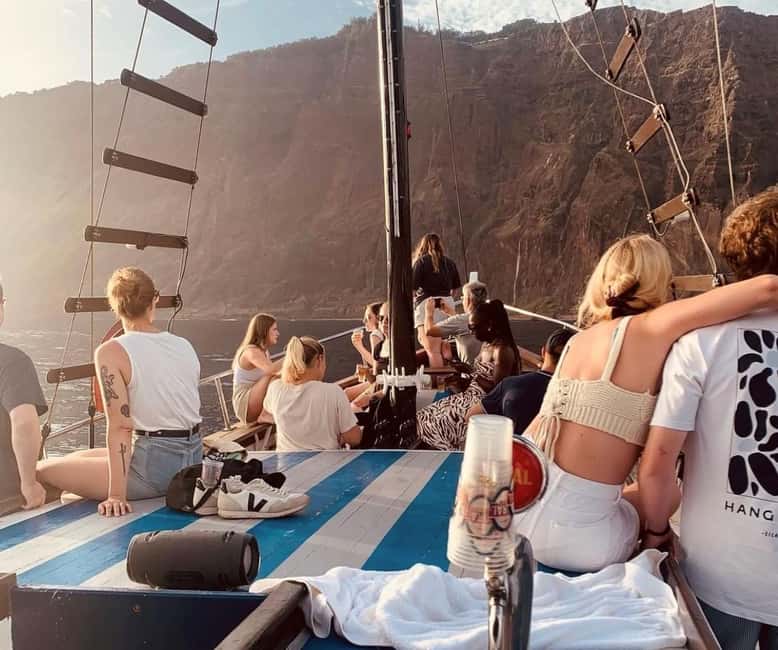 Funchal: Sunset Tour on Traditional Madeiran Boat w/ Drinks - Cruising in the open air: music, drinks, and the feeling of time slowing down