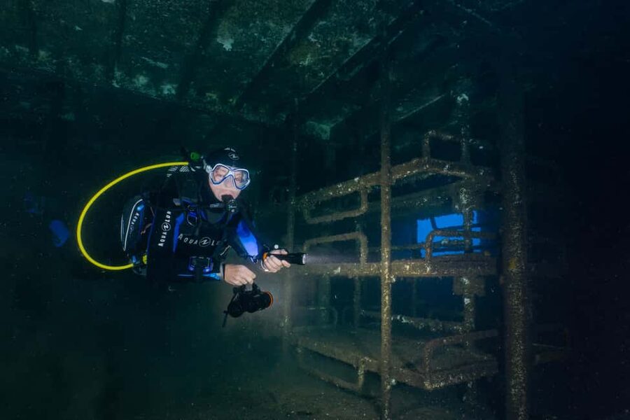 Funchal: Wreck dive F488 Frigate - certified divers - Who should book this wreck session, and who should pass