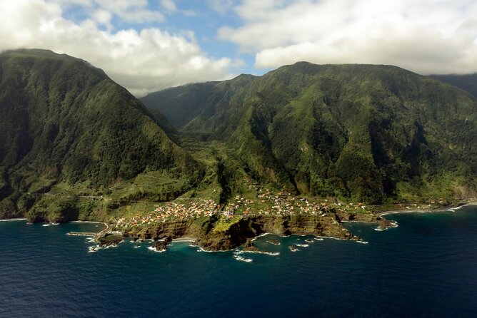 Grand Madeira Island Tour - Porto Moniz and Santana - Cabanas São Jorge viewpoint: postcard photos when the weather cooperates