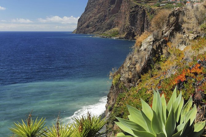 Grand Madeira Island Tour - Porto Moniz and Santana - Encumeada summit and Paul da Serra plateau: when the island turns to big sky