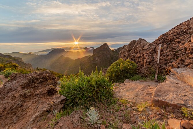 Heavens Tour: Sunset & Stargazing in Madeira - Pico do Arieiro: high-altitude views that set up the evening