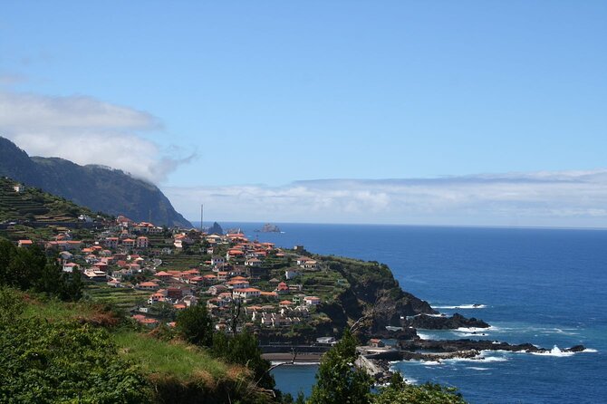 Hop-on Hop-off Bus Tour and Catamaran Whale & Dolphin Watching - From Avenida do Mar to Pico dos Barcelos, a stop-by-stop guide