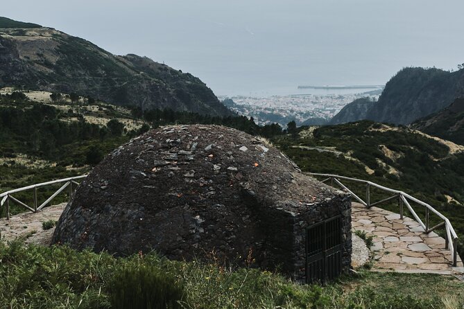 Jeep Tour to East ( Pico Arieiro, Santana, Faial, Caniçal) - Stop 5: Ponta de São Lourenço, 30 minutes of walk, photos, souvenirs