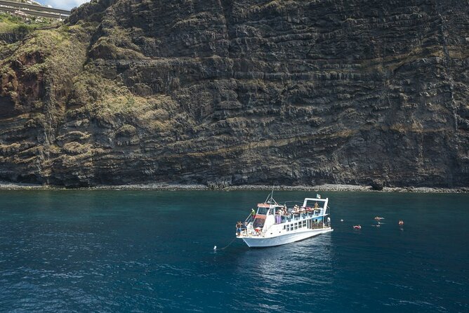 Living Sea Boat Trip in Madeira from Funchal - Homemade lunch and Alentejo wine, right in the middle of your day