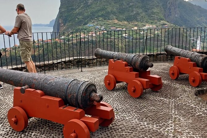 Madeira 4x4 Jeep Tour : Pico Arieiro & Santana Traditional Houses - Stop 5: Ponta de São Lourenço, East Tip Views and Coastline Rhythm
