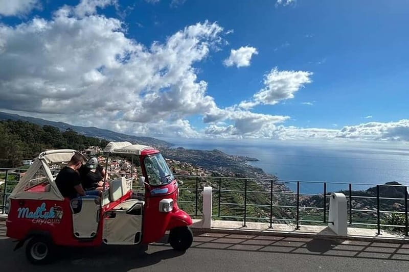 Madeira: Cabo-Girão Skywalk + Câmara de Lobos Tuk-Tuk Tour - Tuk-tuk time in Funchal, with Cabo Girão as the headline