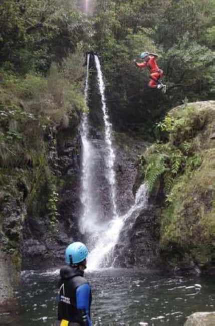 Madeira: Canyoning Adventure Level 1 - Your 4-hour rhythm: pickup, van ride, park time, then the return to Funchal