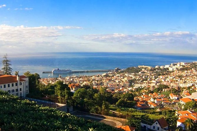 Madeira East Tour from Funchal - Santana lunch in the triangular houses