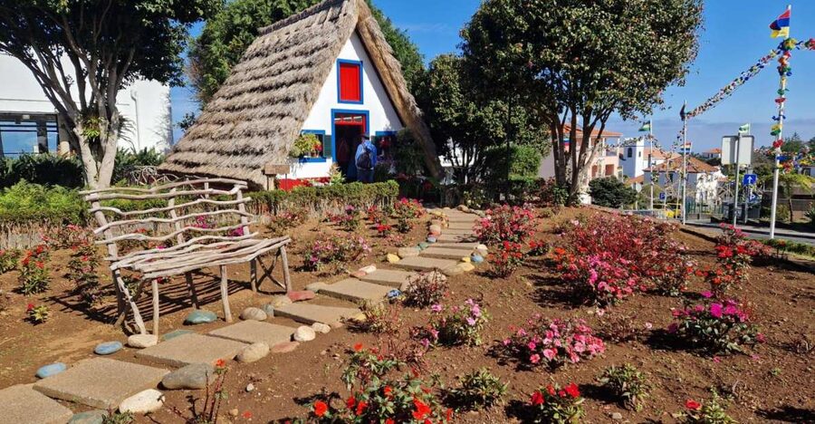 Madeira : East Tour - Santana North Side - Pico do Areeiro at 1,818 m: the viewpoint you plan your day around