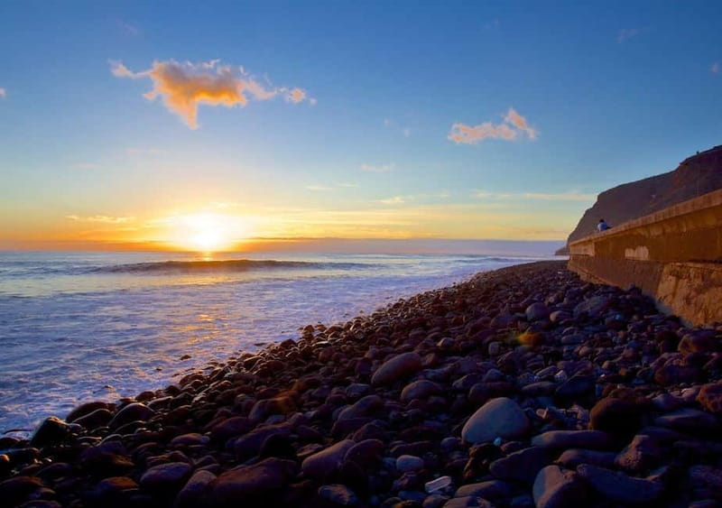 Madeira: Exclusive Luxury Sunset Cruise - Sunset snacks, drinks, and the onboard comforts that make a difference