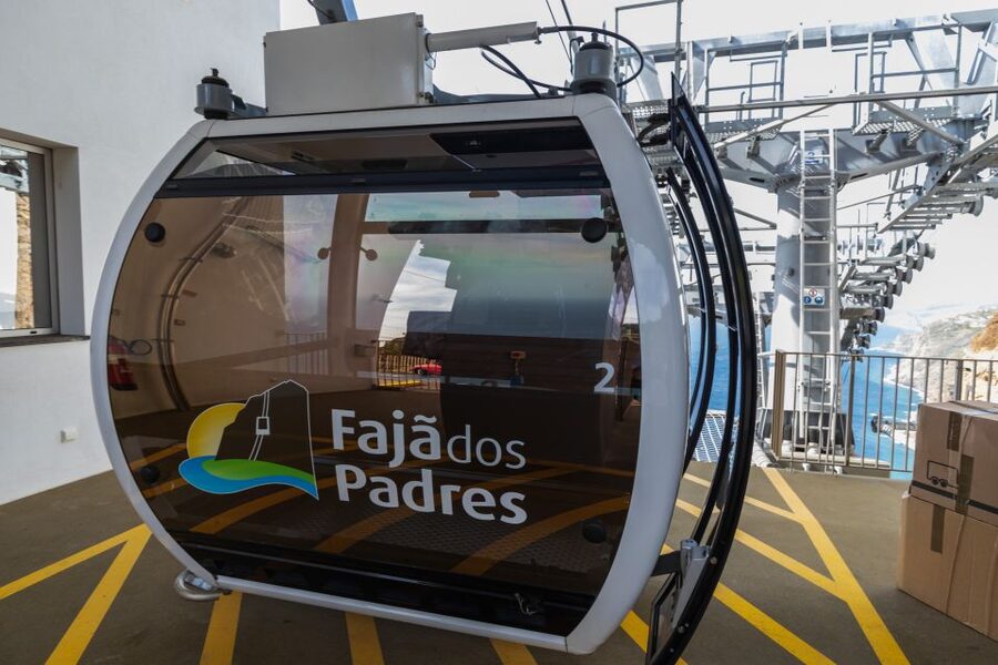 Madeira: Faja dos Padres Private Sightseeing Tour - Pebble beach and cottages, plus the beachfront restaurant atmosphere