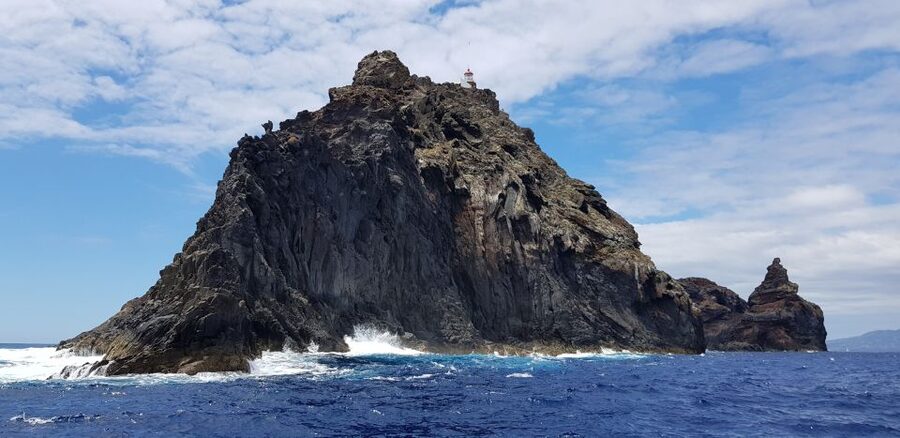 Madeira: Full-Day of Activities in Ponta de São Lourenço - Kayaking Baía dAbra: caves, volcanic slopes, and real sea time
